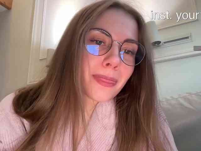 VikkiExtraCheese's chat room