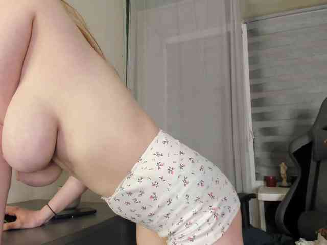 1_Aariella_1's chat room