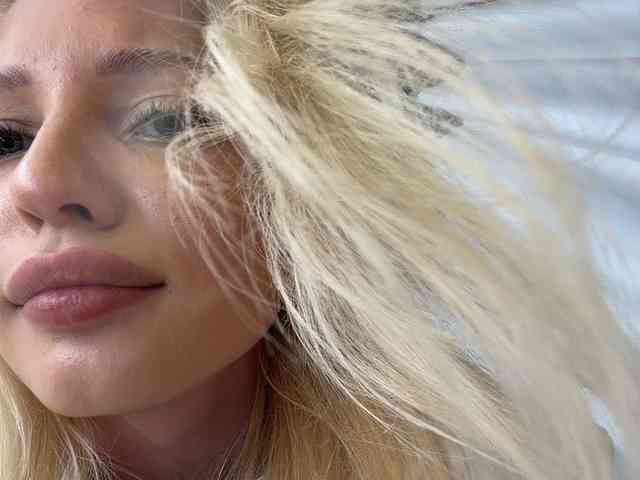 Cristi-Candy's chat room