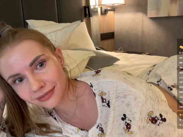 VikkiExtraCheese's chat room