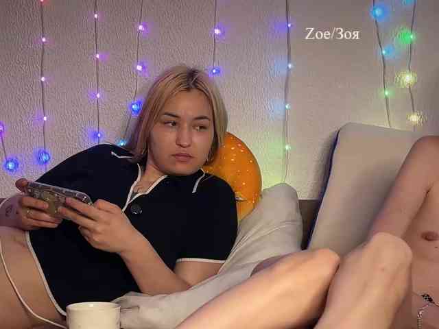 -Zoe-Love-'s chat room