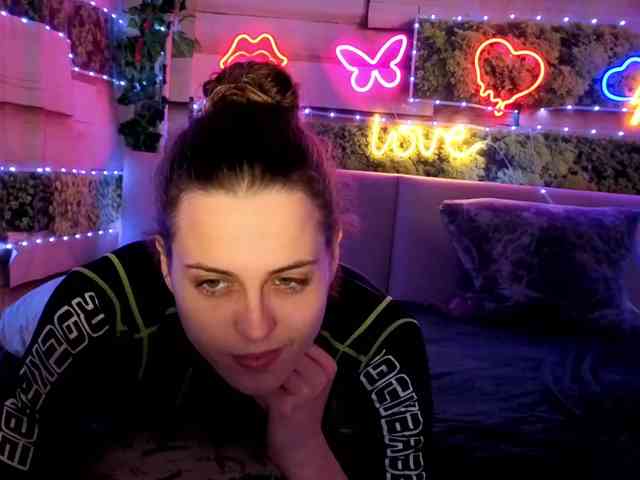 2Laski2's chat room