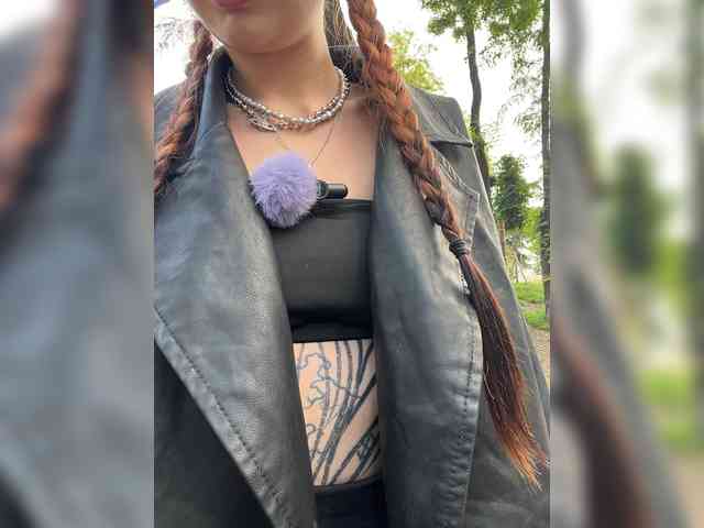LINA69FEMDOM's chat room