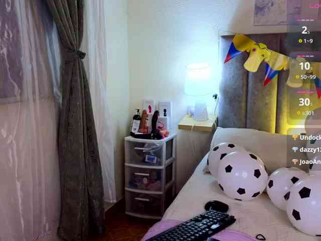 VictoriaHils's chat room
