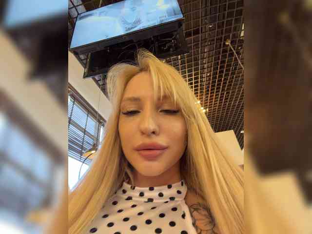 Cristi-Candy's chat room