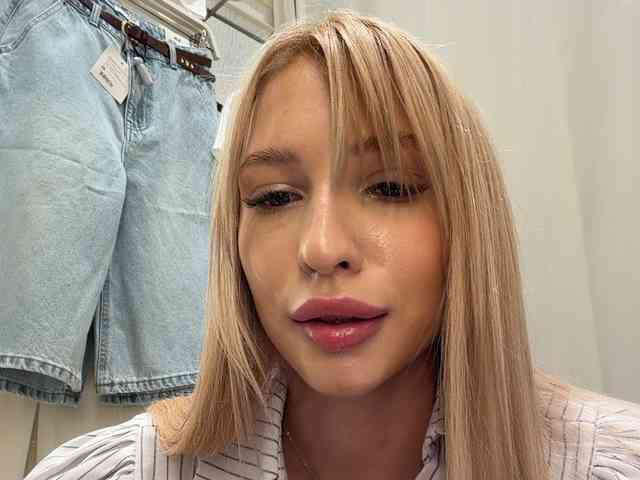 Cristi-Candy's chat room
