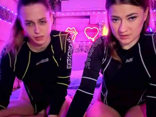 2Laski2's chat room