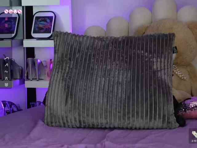 AngelaMyst's chat room