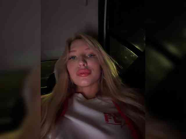 Cristi-Candy's chat room