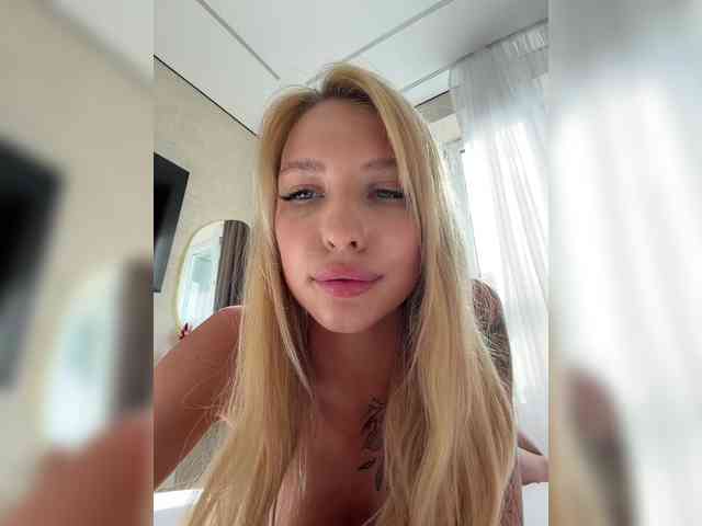 Cristi-Candy's chat room