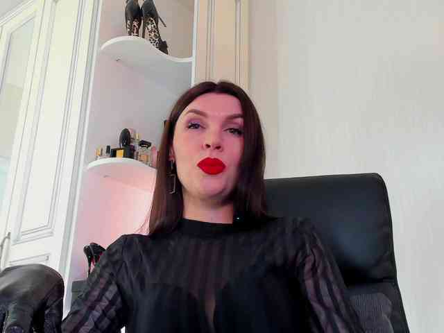 Femdomheels's chat room