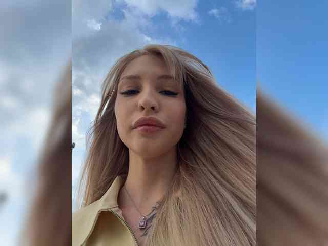 Cristi-Candy's chat room