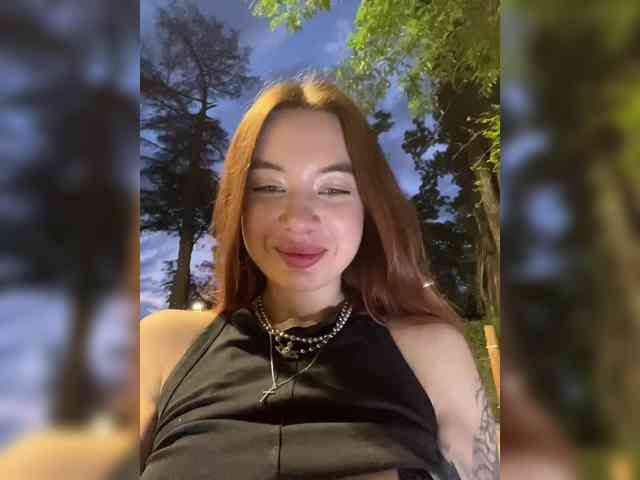 LINA69FEMDOM's chat room