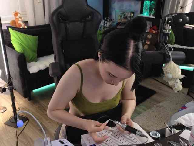 Kira_Li_Lime's chat room