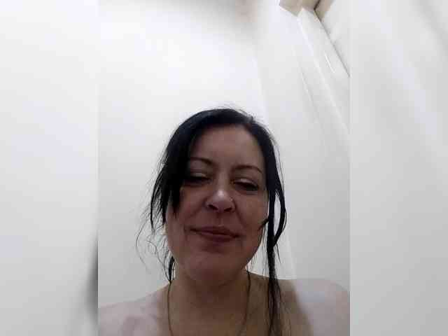 Ally46x's chat room