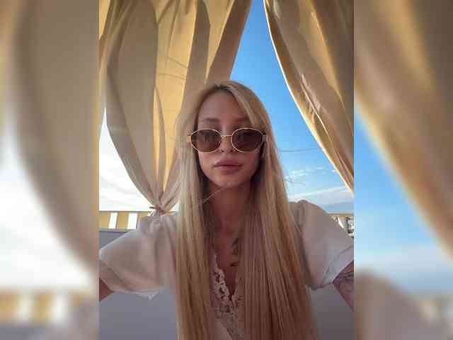 Cristi-Candy's chat room