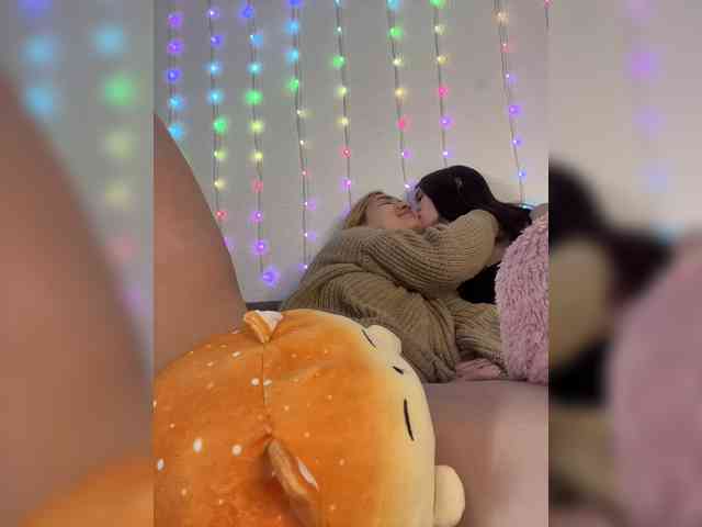 -Zoe-Love-'s chat room