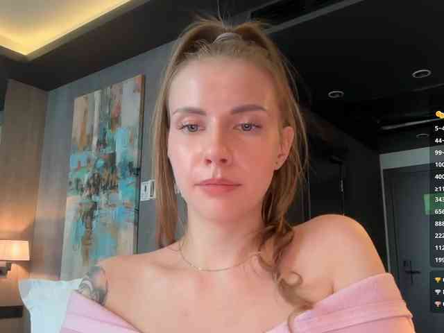 VikkiExtraCheese's chat room