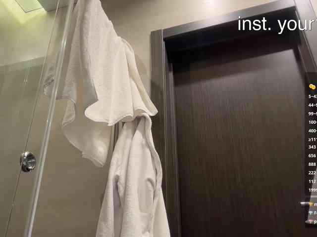 VikkiExtraCheese's chat room