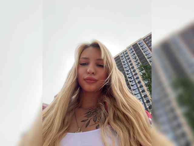 Cristi-Candy's chat room