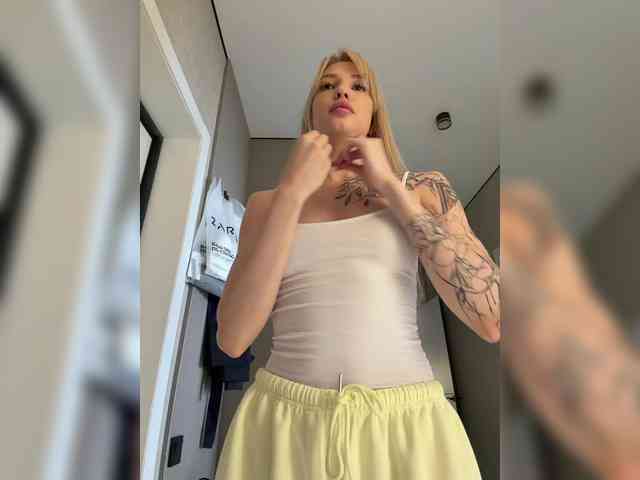 Cristi-Candy's chat room