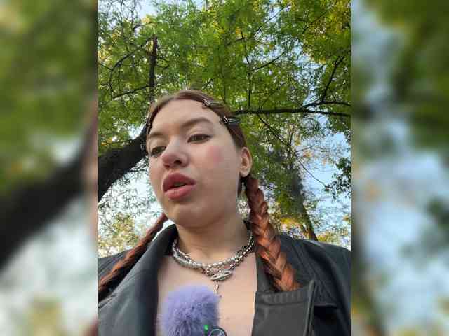 LINA69FEMDOM's chat room