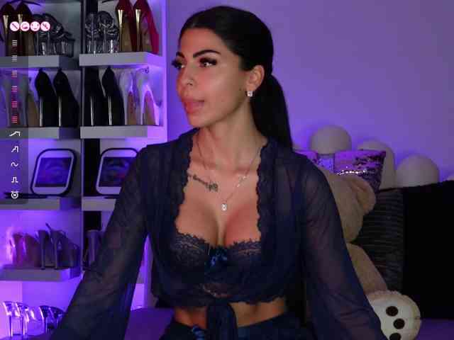 AngelaMyst's chat room