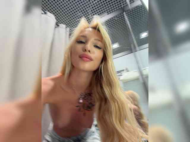 Cristi-Candy's chat room
