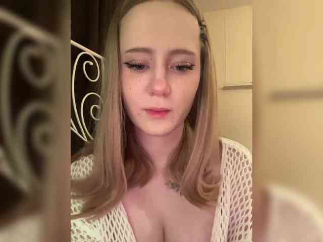 Mia_Wells's chat room