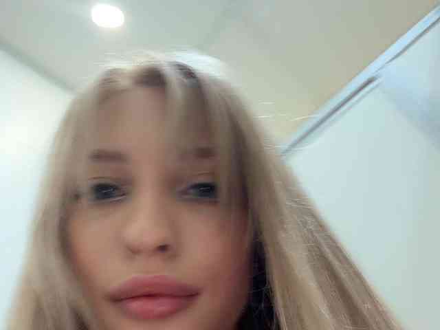 Cristi-Candy's chat room