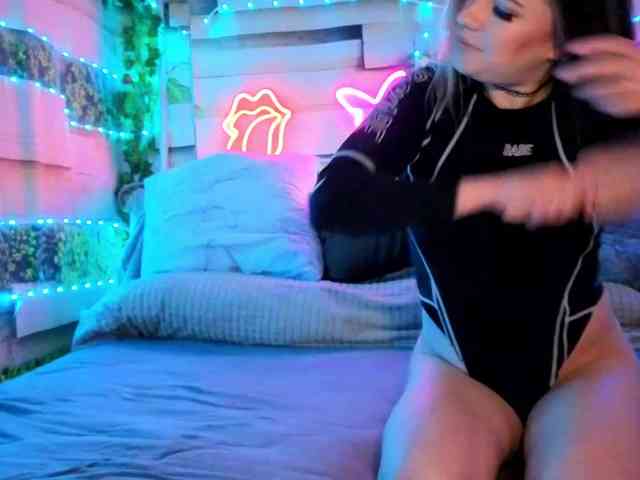 2Laski2's chat room