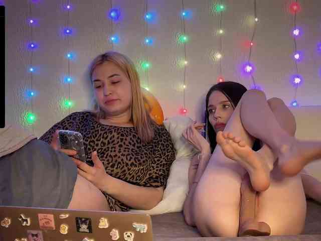 -Zoe-Love-'s chat room