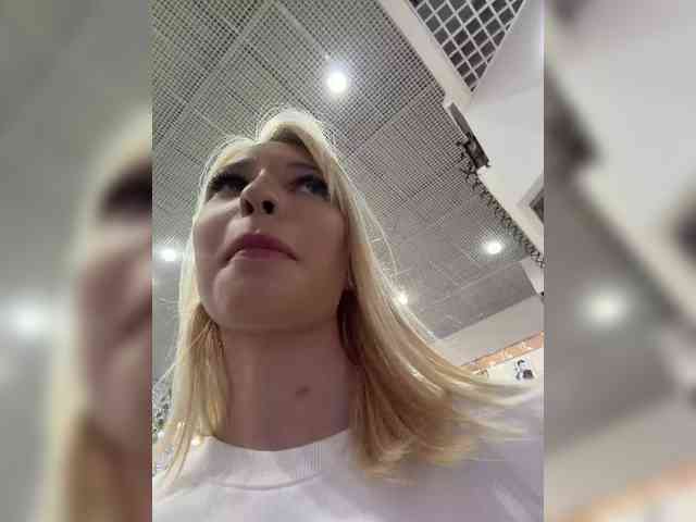 Cristi-Candy's chat room