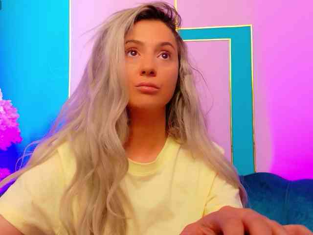 AriannaSins's chat room