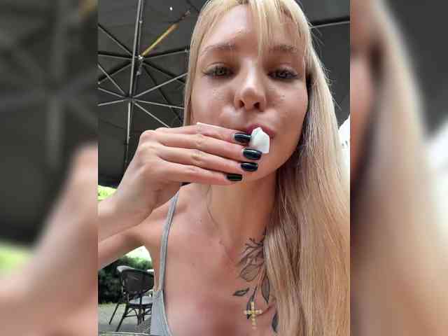 Cristi-Candy's chat room
