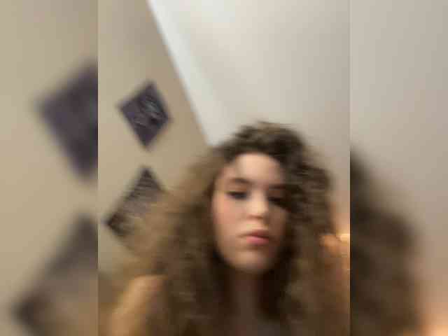 YourLadyyy's chat room