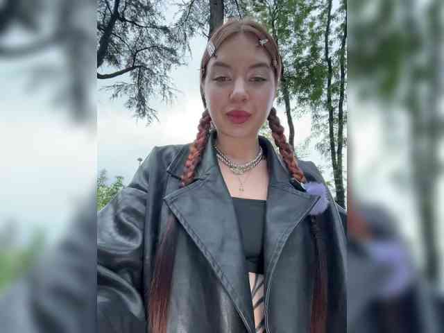 LINA69FEMDOM's chat room