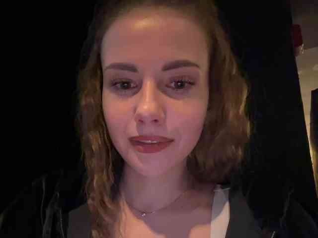 VikkiExtraCheese's chat room