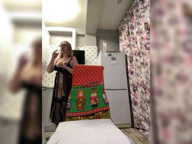 Pink-Lips's chat room