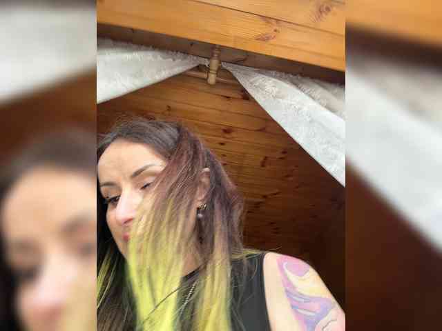 _AnnaMaria_'s chat room