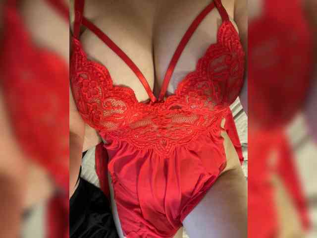 Cherry69Kiss's chat room