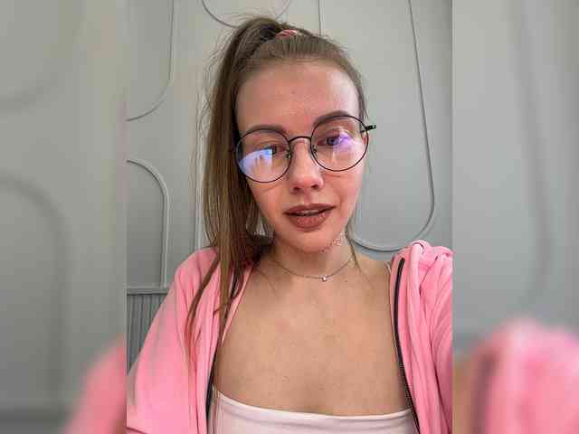 VikkiExtraCheese's chat room