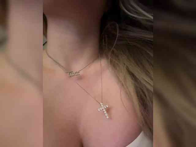 Pekkaboo's chat room