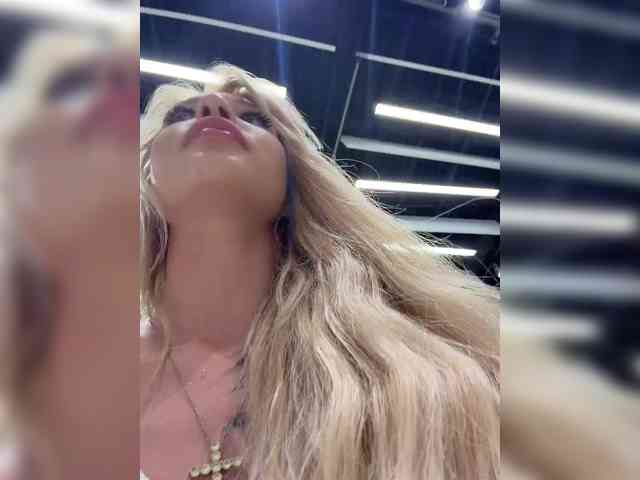 Cristi-Candy's chat room