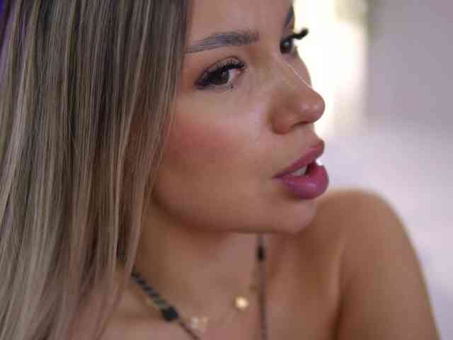 ArtTeasee's chat room