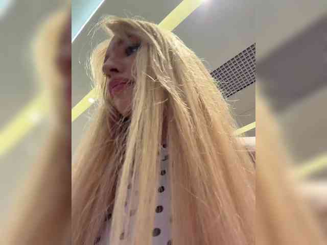 Cristi-Candy's chat room