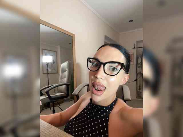 Malena_'s chat room