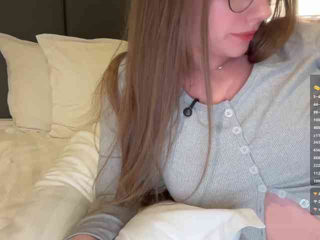 VikkiExtraCheese's chat room