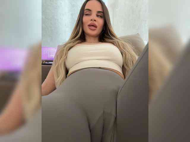 LedyMiya's chat room