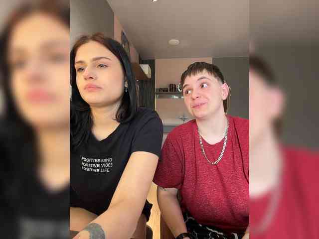 Kris-and-Vanessa's chat room